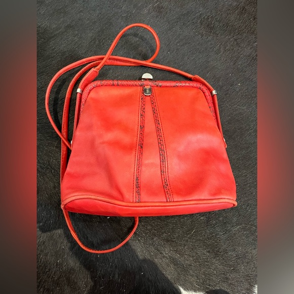 VINTAGE Italian Red Leather Shoulder Strap Purse with Snakeskin Leather Details - Picture 2 of 13